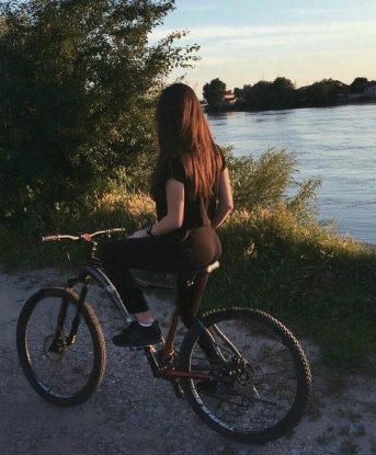 💋🌹
С легкостью создам атмосферу релакса и уюта, чтобы ты почувствовал себя желанным и удовлетворенным.💫
В моем репертуаре широкий спектр услуг - от классики до экспериментов, я с радостью исполню все твои сокровенные фантазии. 💭
Отзывы о моих нежных рукавицах и непревзойденном сервисе говорят сами за себя. Доверься и получи незабываемые эмоции! ✨🔥
Посмотри мои фото, чтобы ощутить мою соблазнительность и красоту. 💃📸
Живу в Москве, где создам неповторимую атмосферу удовольствия и релакса только для тебя. 🌆✨
Доверься мне, и я сделаю твои фантазии ярче и исполню все твои желания. Не упусти возможность насладиться со мной беззаботными мгновениями. 😉🔞 Елизавета
